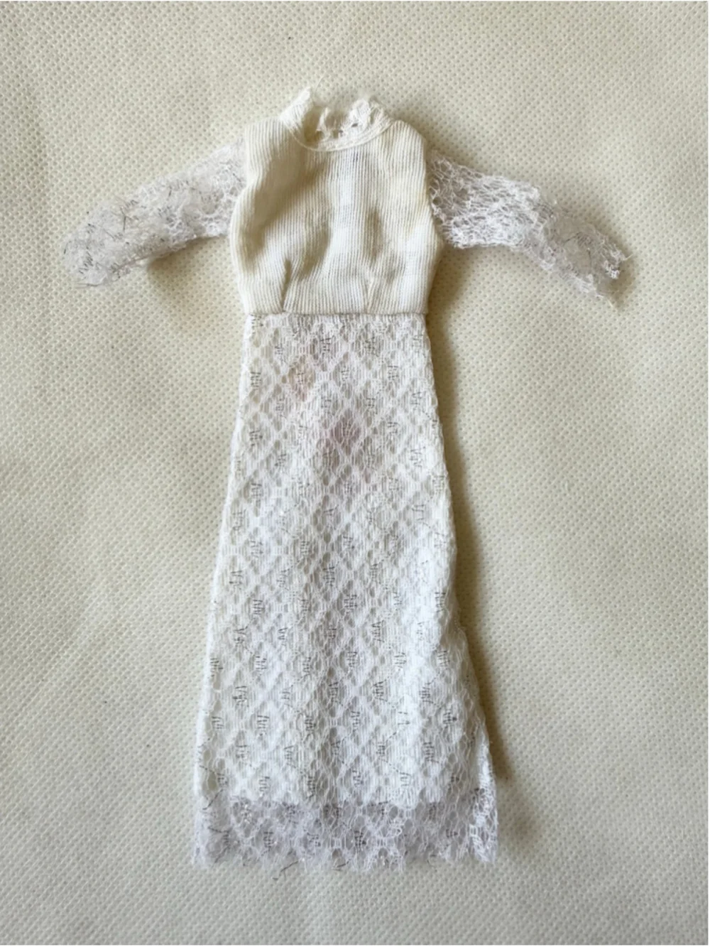 VINTAGE MOD BRIDAL WEDDING DRESS BARBIE CLONE White & Silver metal clasp